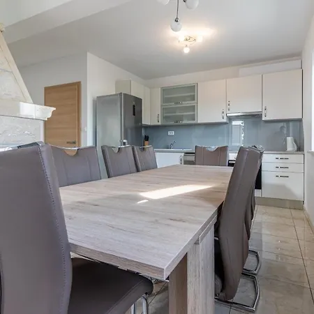 Family-friendly With Swimming Pool Sutivan, Brac - 15665 Sutivan