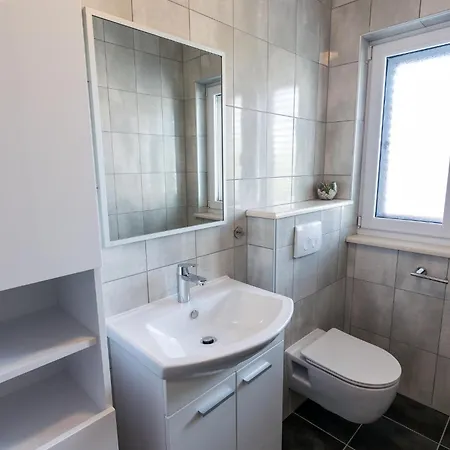 Family-friendly With Swimming Pool Sutivan, Brac - 15665 Appartement Sutivan