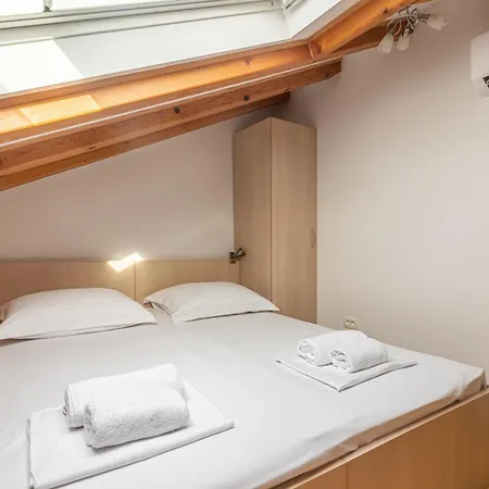 Family Friendly With A Swimming Pool Sutivan, Brac - 15665 Apartment *